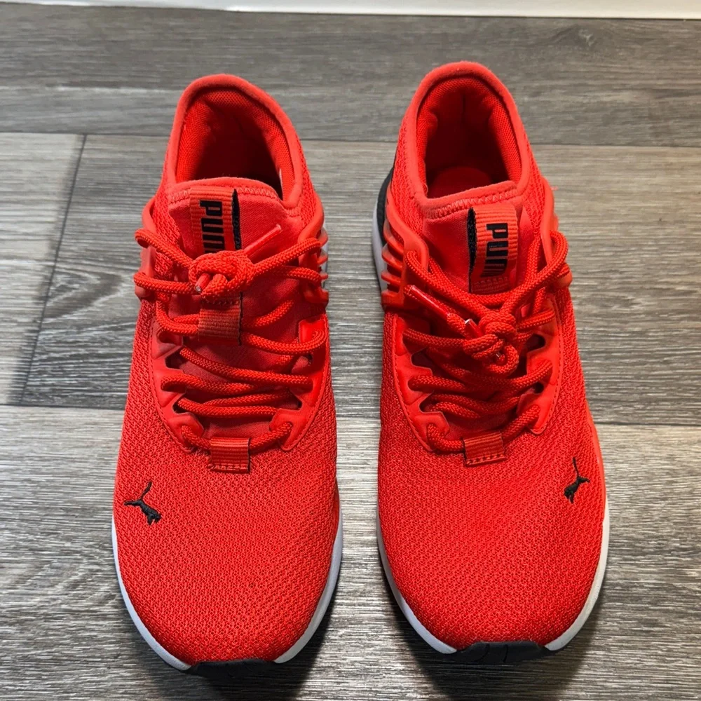 Puma Fiery Red Sneakers men’s size 10 (s142)